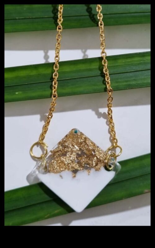 الحلي الفخمة: زيّن نفسك بإبداعاتنا من القلادات المزخرفة