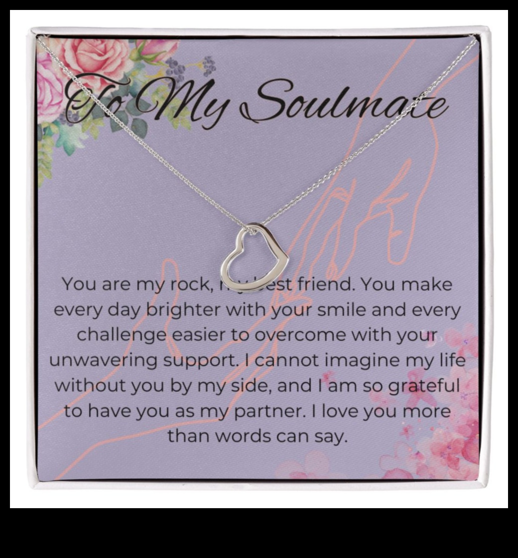 همسات الرومانسية عبر عن حبك من خلال قطع القلادة الرومانسية 5 همسات الرومانسية: عبّر عن الحب من خلال قطع القلادة الرومانسية التي نقدمها