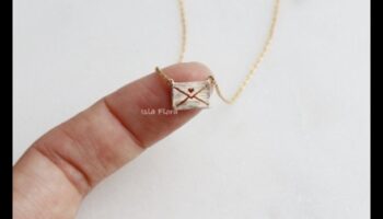 همسات الرومانسية: عبّر عن الحب من خلال قطع القلادة الرومانسية التي نقدمها