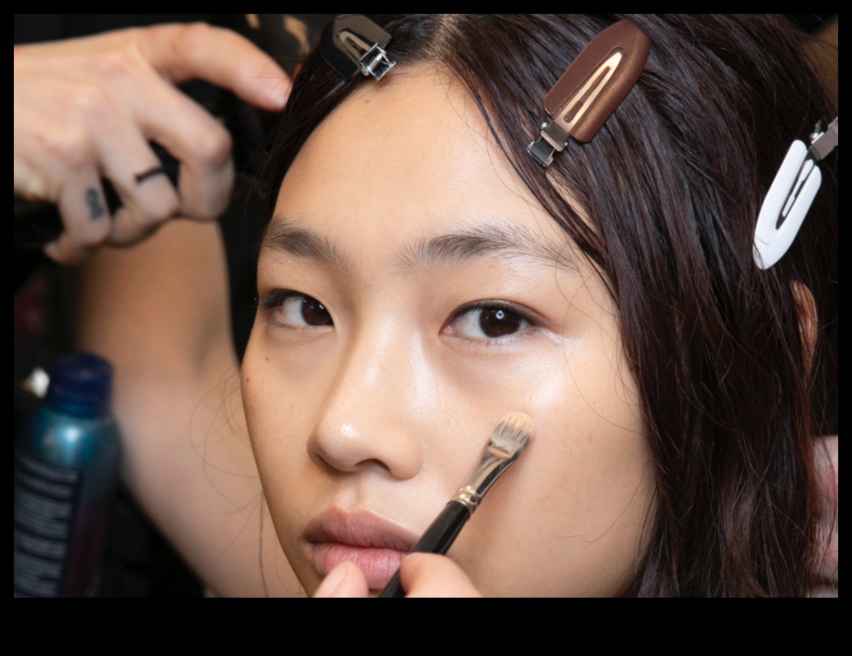 أدوات لا غنى عنها لمجموعة مكياج احترافية: الارتقاء بجمالك