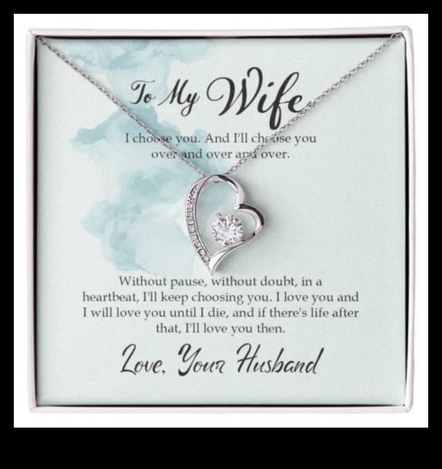 العناق الأبدي: استمتع بالحب الخالد مع أنماط قلاداتنا الأبدية