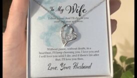 العناق الأبدي: استمتع بالحب الخالد مع أنماط قلاداتنا الأبدية