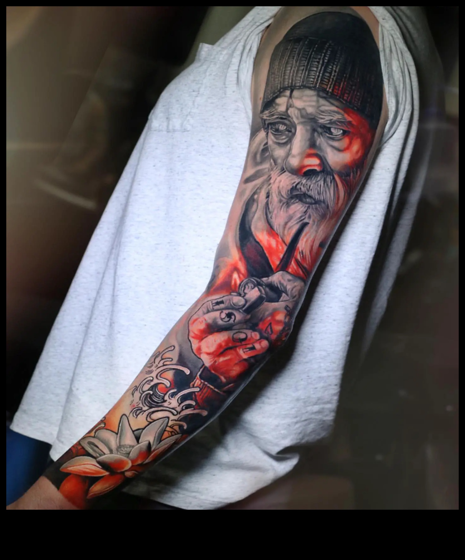 ما وراء الإطار: الوشم الواقعي الذي يجسد الحياة