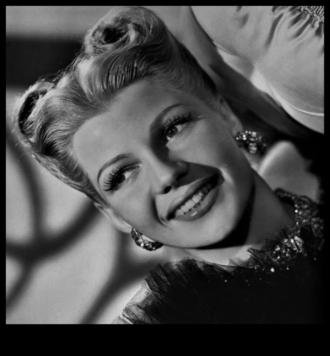 تطور تسريحات شعر المشاهير على مر العقود