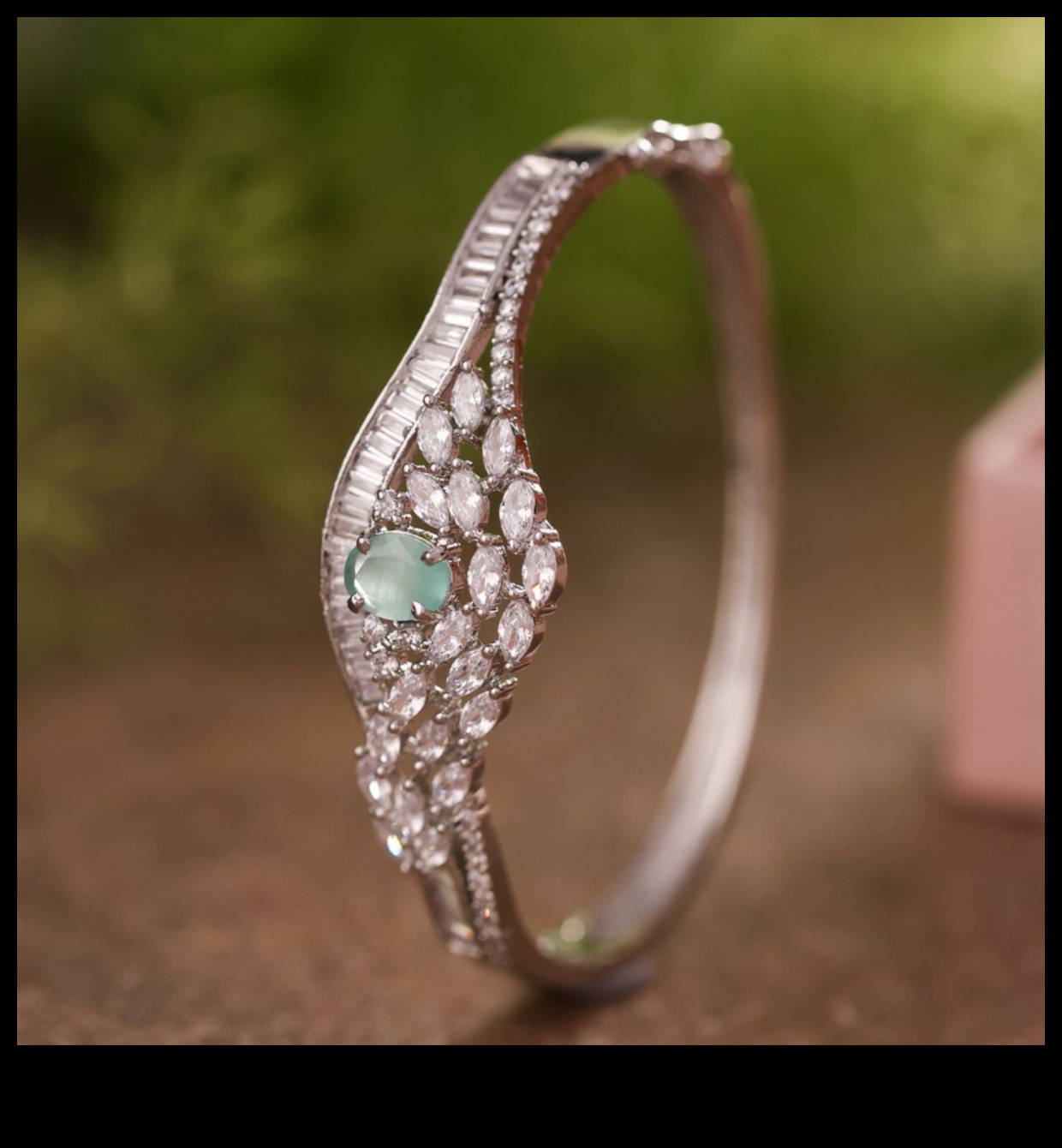 إشراقة المعصم: انبهار في كل لحظة مع الأساور