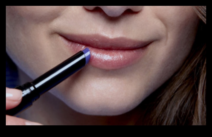 أعجوبة معدنية كيفية إضافة لمسة من التألق إلى مظهر الشفاه الخاص بك 2 أعجوبة معدنية: دمج محددات الشفاه المعدنية في مظهرك