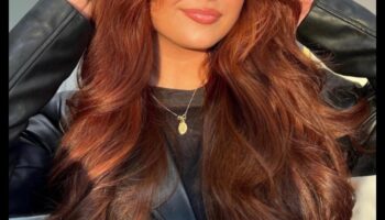 الأناقة الخالدة: تسريحات الشعر الكلاسيكية باللون الأحمر والبني المحمر التي تلفت الأنظار