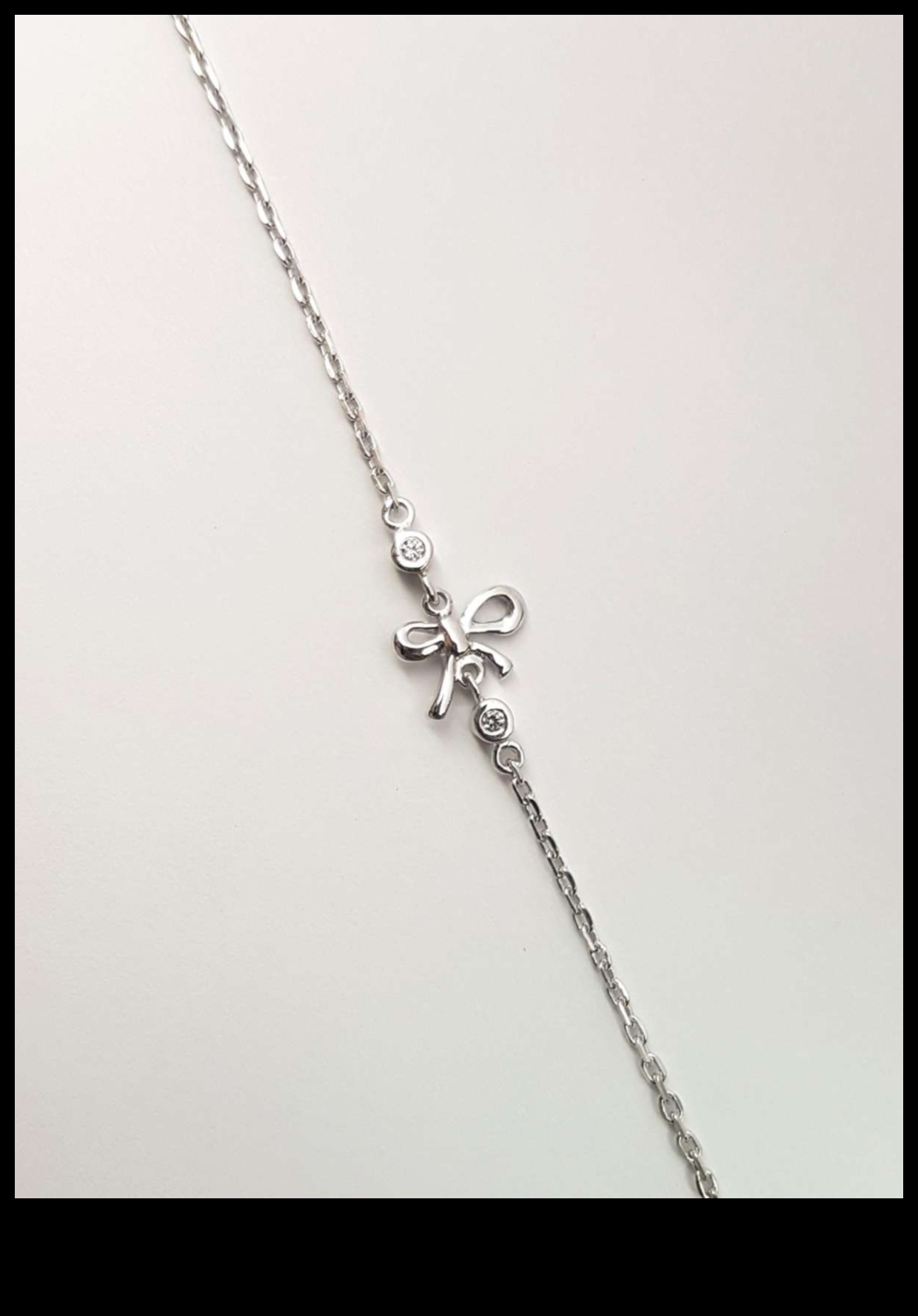 أناقة بلا مجهود: الأساور الأساسية لكل مناسبة