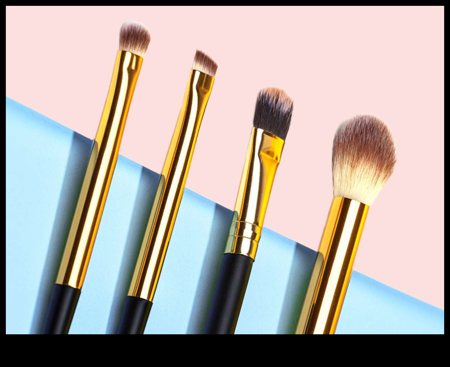 الدليل النهائي لأساسيات فرش الماكياج قم ببناء مجموعتك لتطبيق لا تشوبه شائبة 2 أساسيات فرشاة المكياج: قم ببناء مجموعتك لتطبيق لا تشوبه شائبة