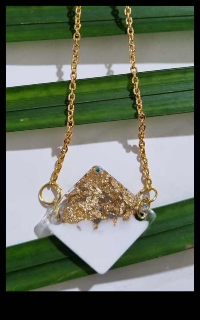 الحلي الفخمة: زيّن نفسك بإبداعاتنا من القلادات المزخرفة